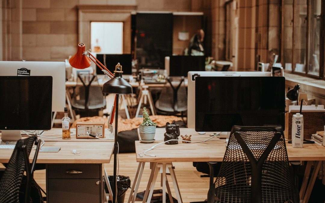 Moving Office IT Equipment: 5 Simple Reasons for Hiring Professionals